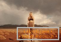 Séance photo dans le désert avec le mannequin Hannah Kirkelie