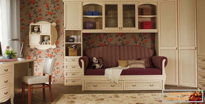 Concevoir une chambre d'enfants dans le style campagnard avec l'utilisation de meubles d'armoire.