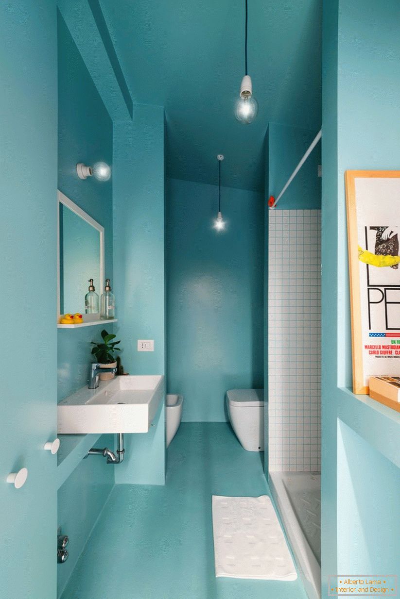 Salle de bain intérieure de couleur turquoise