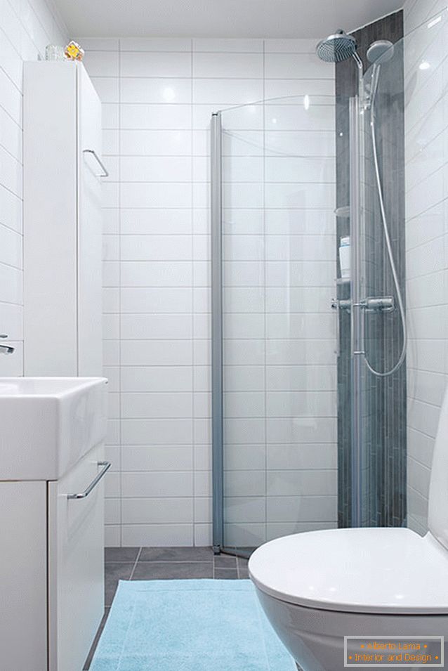 Salle de bain d'un petit appartement à Göteborg