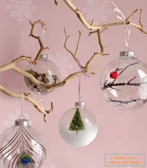 Boules de Noël transparentes avec décor à l'intérieur
