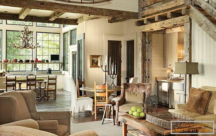 La combinaison choisie de meubles et de meubles à l'intérieur du salon fait du style du village une solution créative et inhabituelle pour la décoration. 
