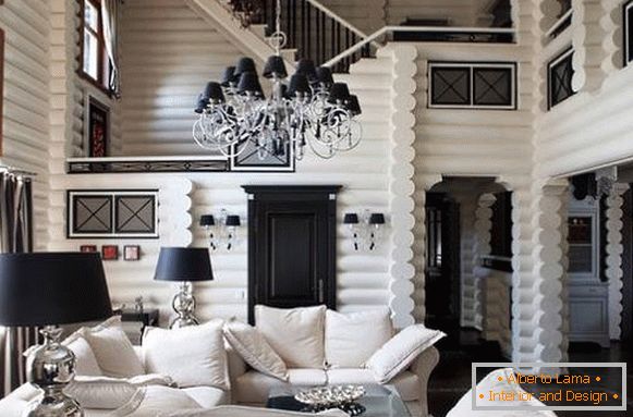 Intérieur noir et blanc d'une maison en bois et de rondins - photo à l'intérieur