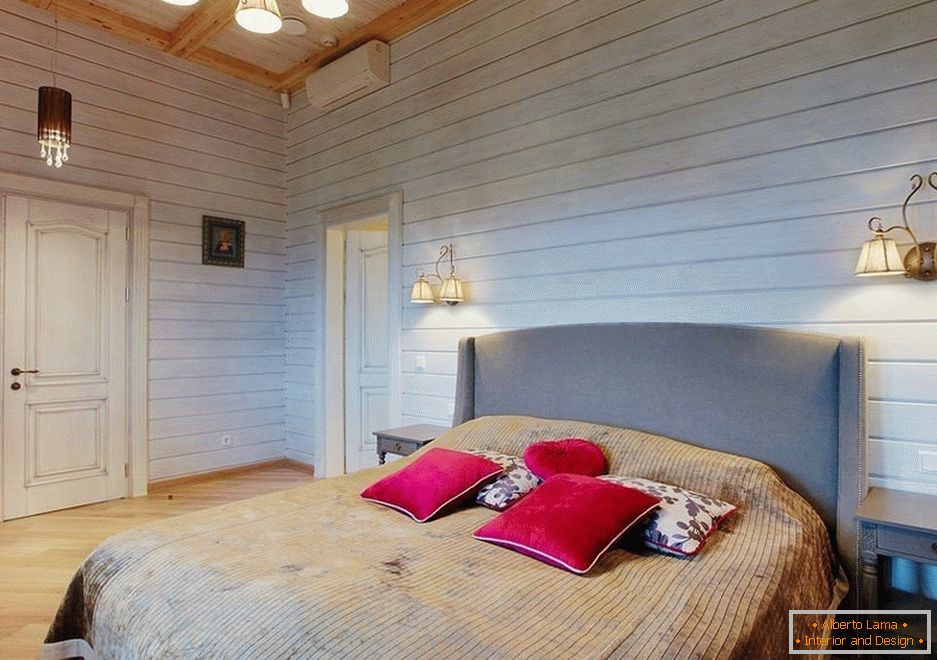Chambre dans une maison en bois