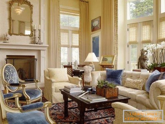 Intérieur luxueux d'un salon dans une maison privée dans le style d'un classique