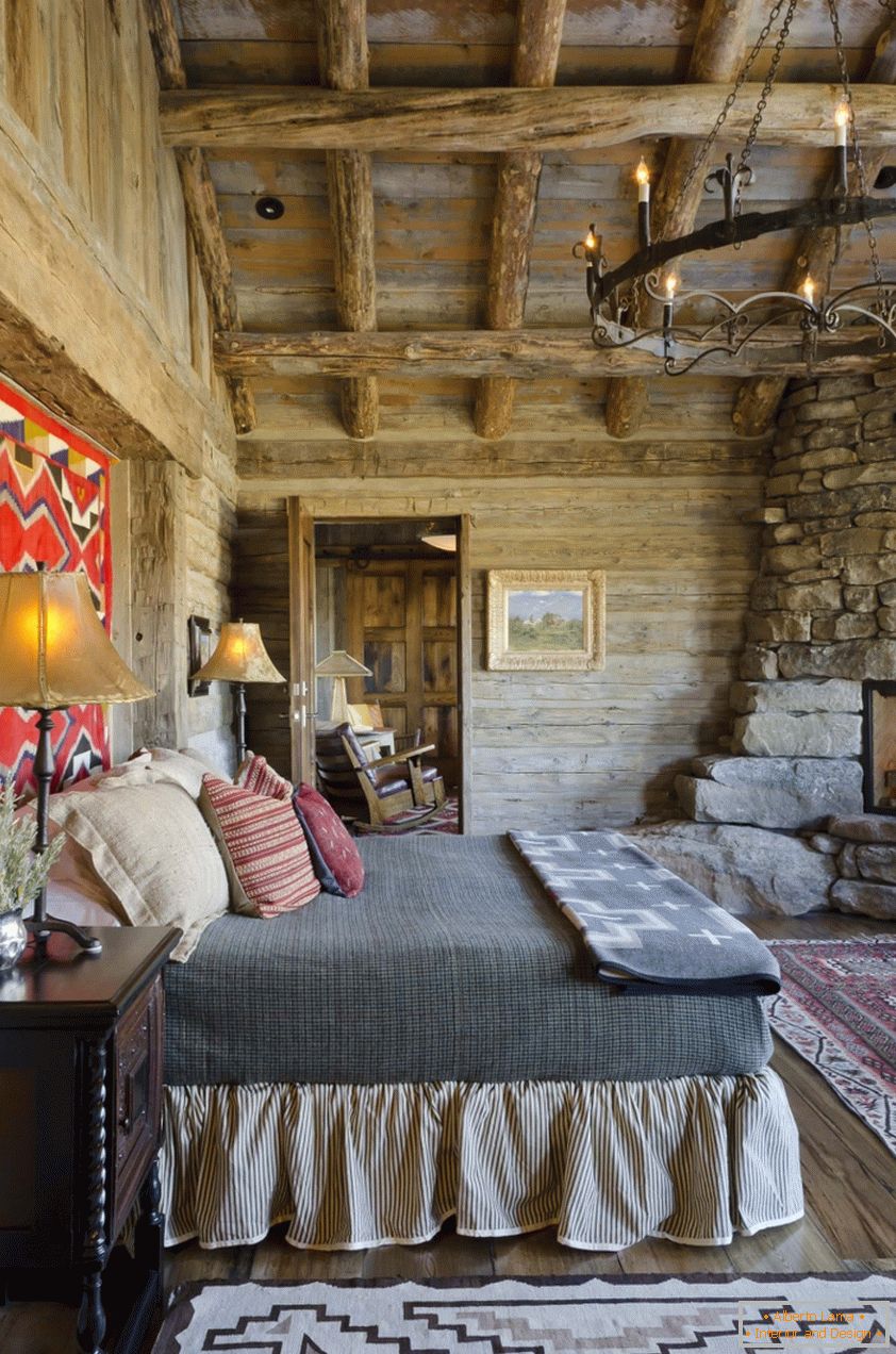 Design d'intérieur d'une chambre dans une maison en bois avec cheminée