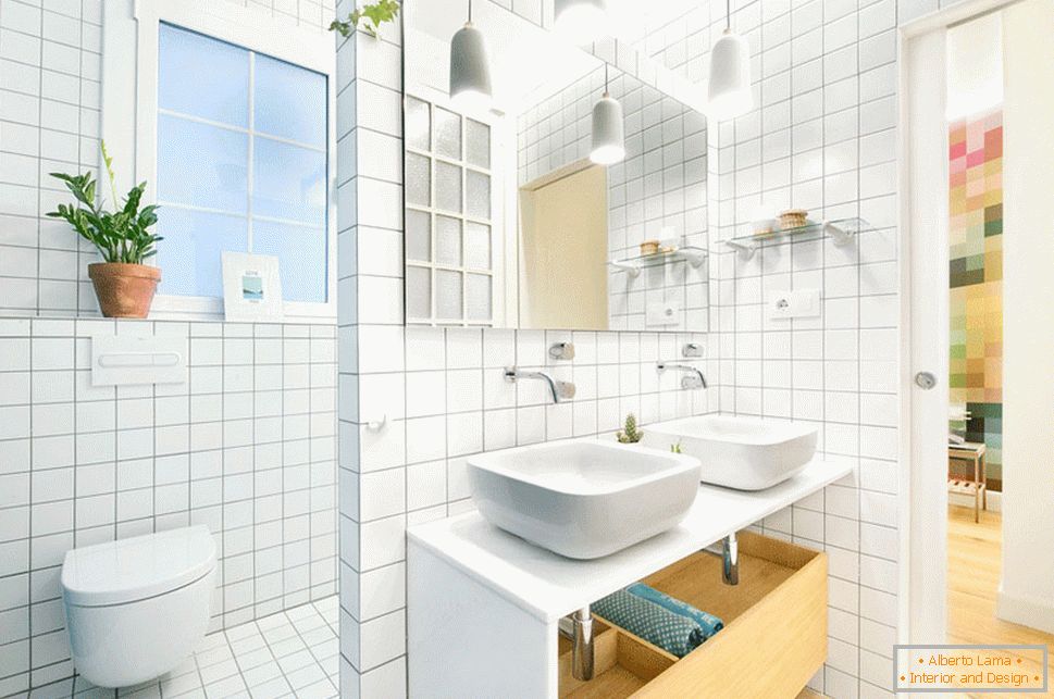 Intérieur d'une salle de bain dans un appartement à Barcelone