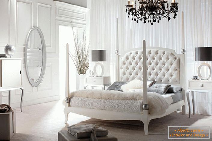 Chambre luxueuse et élégante de style Art Nouveau avec un éclairage correctement sélectionné. Un éclairage artificiel insuffisant crée un crépuscule romantique dans la pièce.