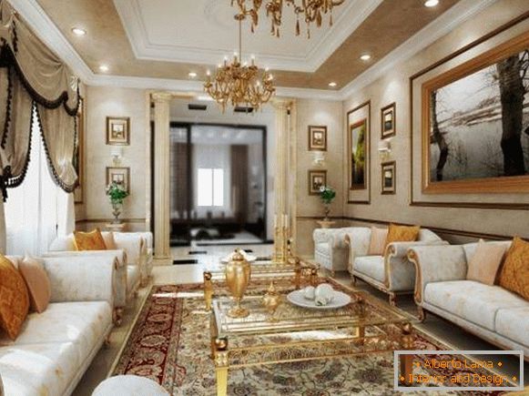 Salon avec lustres et décor doré