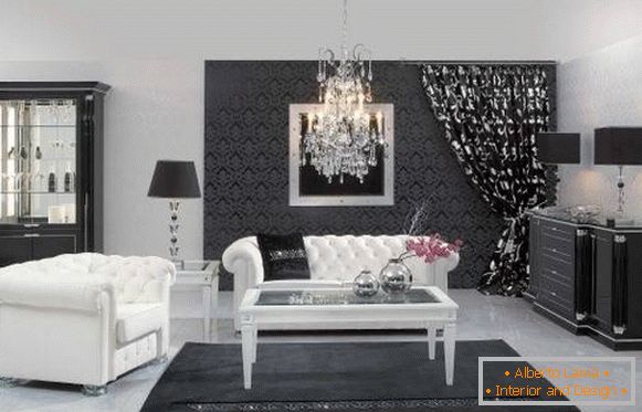 Chambre noire et blanche avec un lustre en cristal