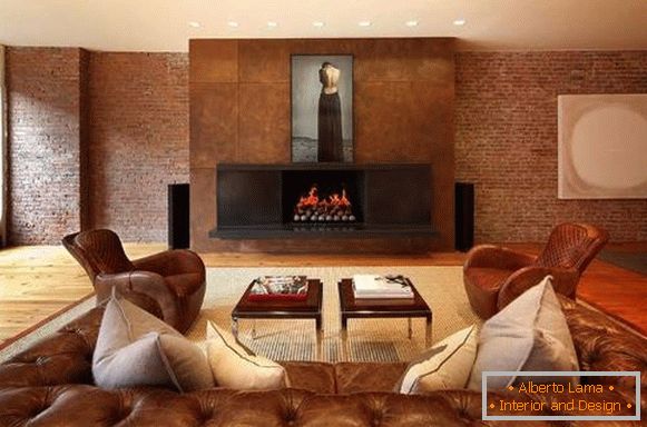 Salon avec cheminée dans l'appartement de style loft