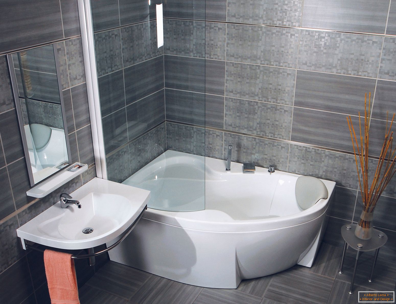 Salle de bain d'angle asymétrique avec douche