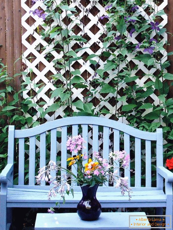 Idée pour décorer une clôture dans la cour
