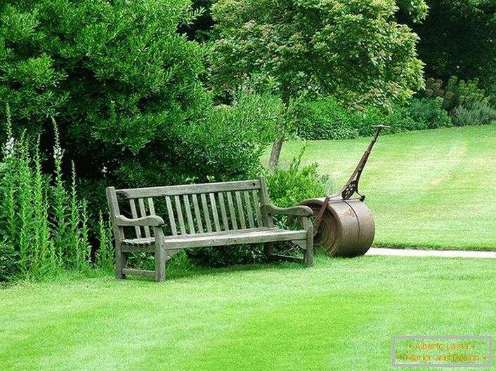 La pelouse anglaise n'a pas besoin de décor supplémentaire et peut servir d'unité indépendante d'aménagement paysager.