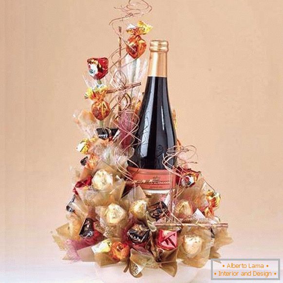 Comment décorer une bouteille de champagne avec des bonbons на праздник