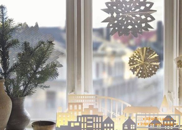 Comment décorer les fenêtres pour la nouvelle année 2017 avec du papier