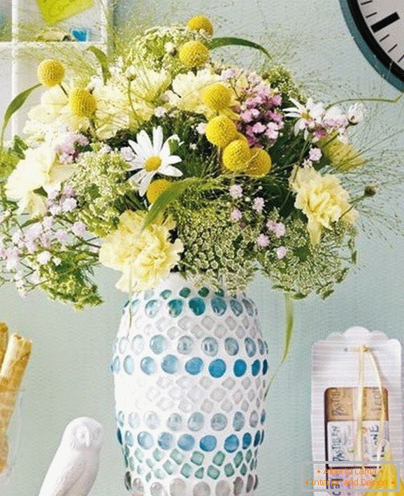 Vases à décor avec des pierres de couleur