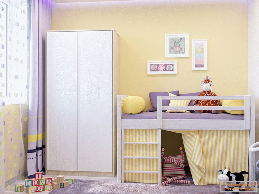 Murs jaunes dans une petite chambre d'enfants