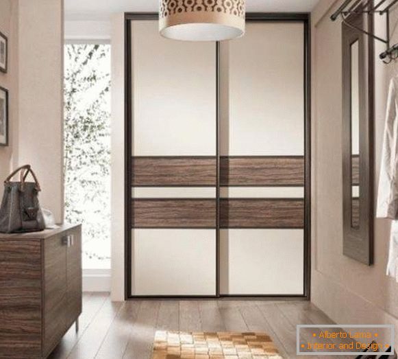 Belles portes pour placard intégré avec du bois