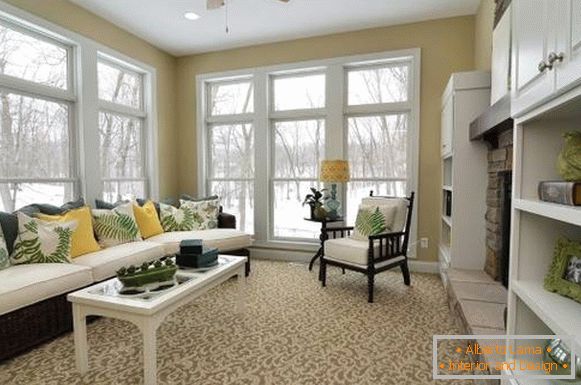 tapis beige dans le salon