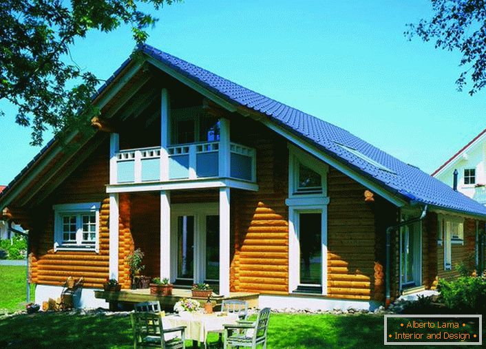 Maison scandinave faite de maison en rondins - la variante la plus commune de l'immobilier de banlieue. Un extérieur attrayant, associé à un prix de construction relativement bas, rend les maisons de style scandinave populaires et recherchées.