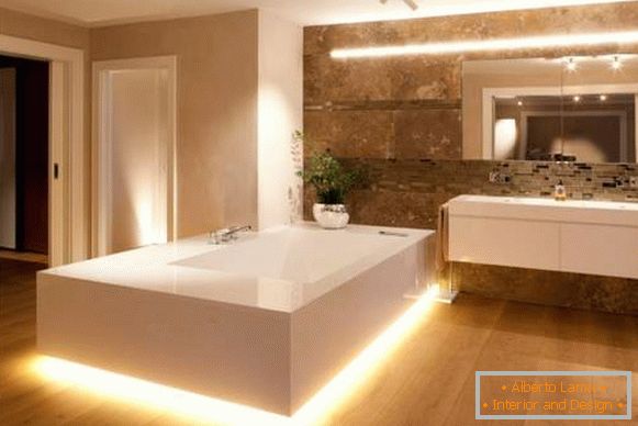 Belle conception de salle de bain avec rétro-éclairage LED intégré