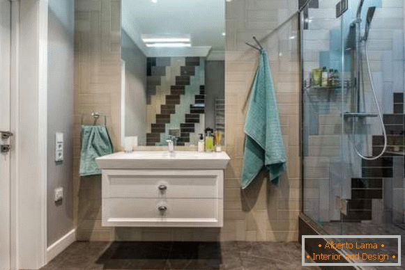 Beau design de salle de bain avec des carreaux exceptionnellement posés