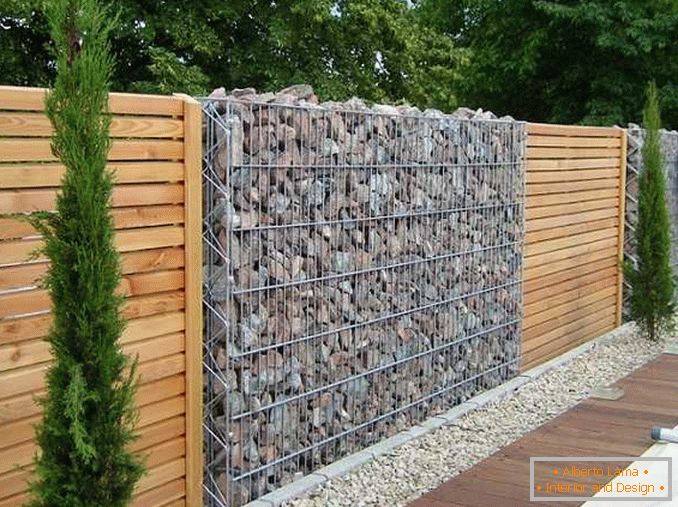 clôtures pour une maison privée фото