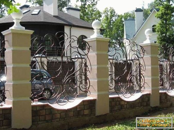 ворота и clôtures pour une maison privée фото
