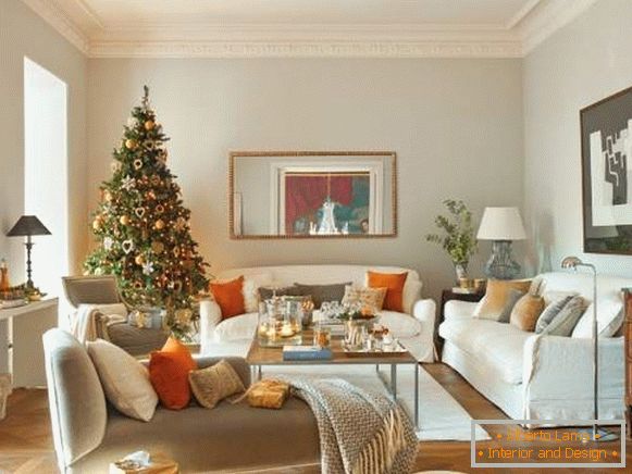 Appartements intérieurs du nouvel an - photos en orange et vert