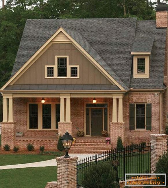 Conception du porche d'une maison privée - photo d'une brique rouge