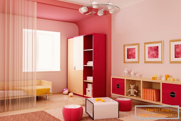Peinture rose sur les murs et le plafond de l'appartement - photo