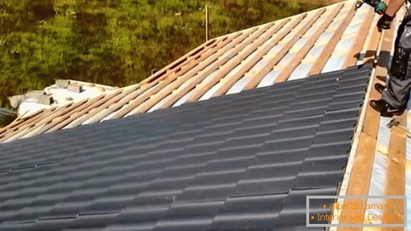 Comment faire un toit de métal