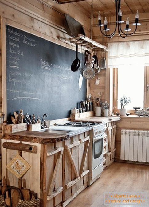faire une cuisine avec des mains en bois, photo 14