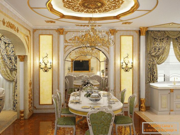 La cuisine baroque est divisée en un espace de travail et une salle à manger.