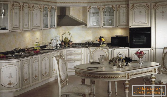 La technique intégrée rend l'intérieur de la cuisine dans le style baroque.