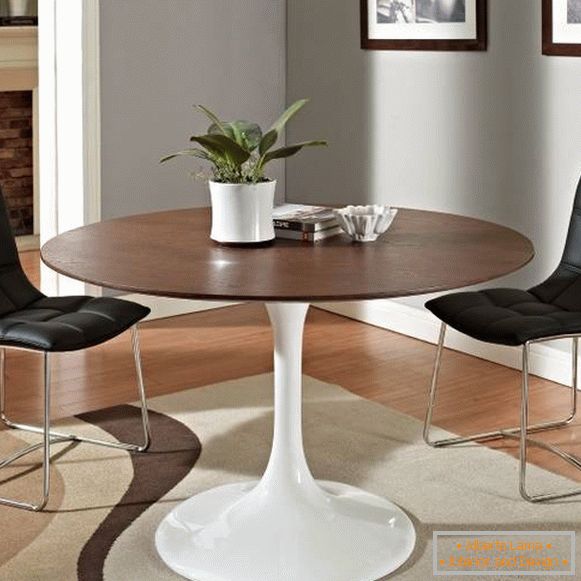 Table Saarinen Tulip avec un plateau de table sombre