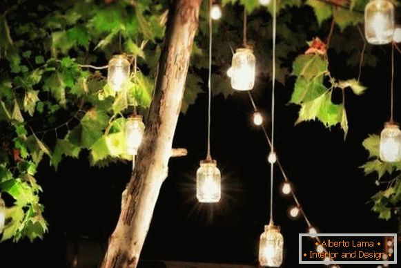 Lampes pour l'aménagement paysager d'une maison privée avec leurs propres mains - photo