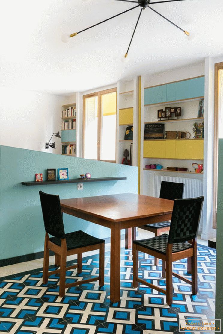 L'idée d'un intérieur de salle à manger pour petits appartements chez MAEMA Architects