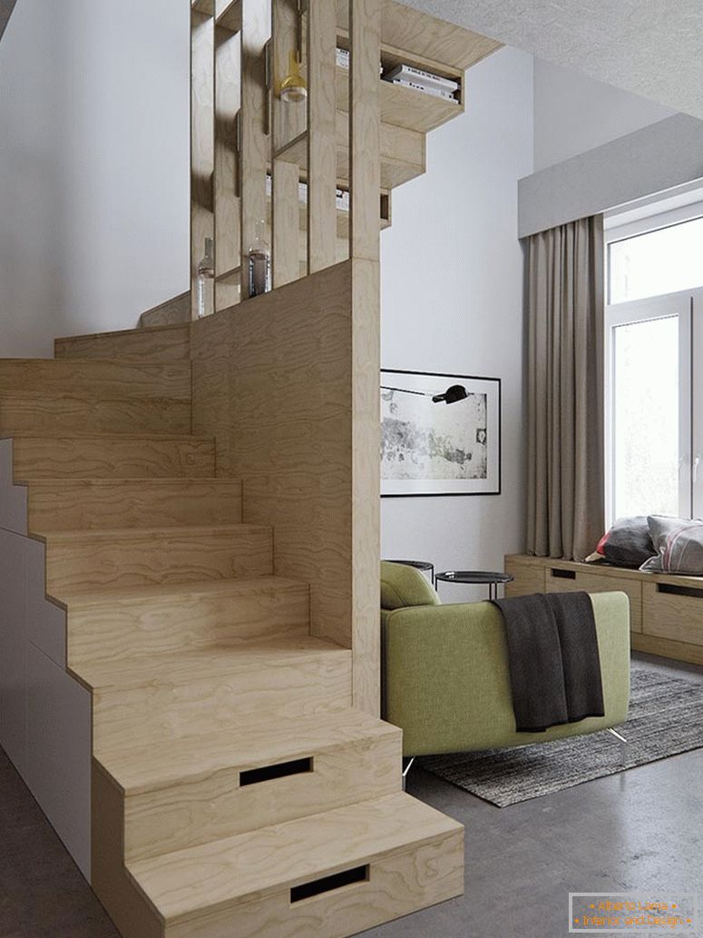 Escalier dans un petit appartement à deux niveaux
