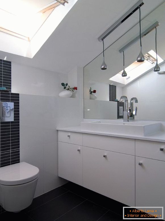 Petite salle de bain en noir et blanc