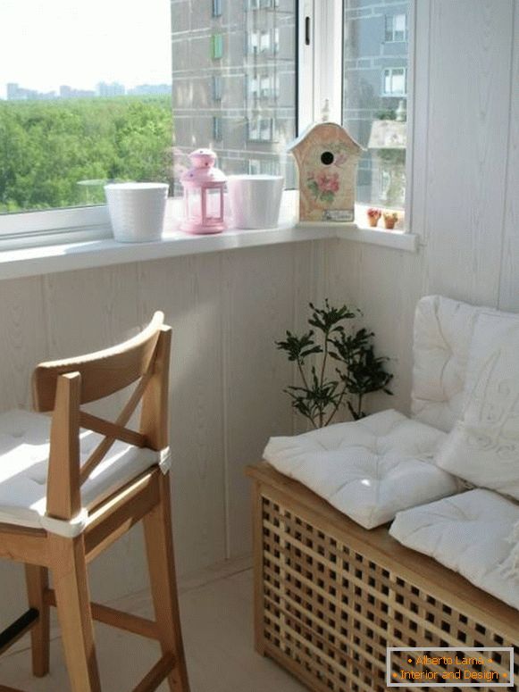 Design de balcon avec de beaux meubles