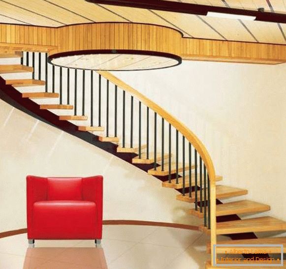 Hélicoïdale металлическая лестница с деревянными ступенями