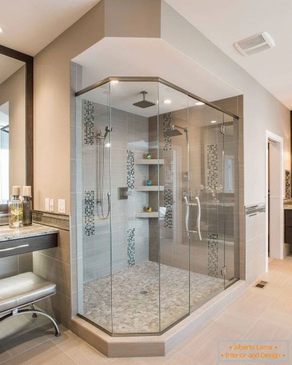 Cabines de douche élégantes - photo à l'intérieur de la salle de bain
