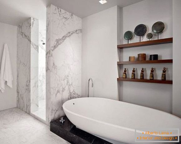 Deux types de marbre dans la salle de bain