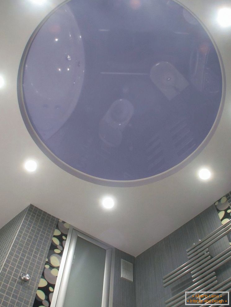 rond-deux-niveau-plafond-dans-salle de bain