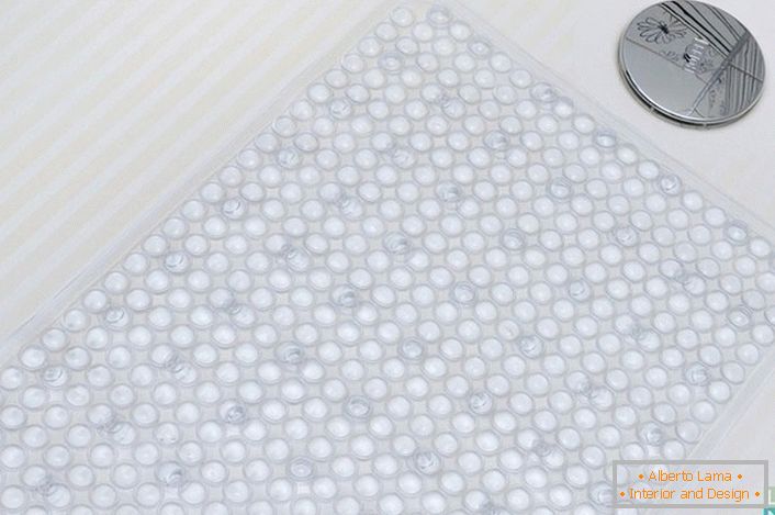 Le tapis antidérapant convient à la douche et à la baignoire. La texture transparente ne viole pas le concept d'intention de conception. 