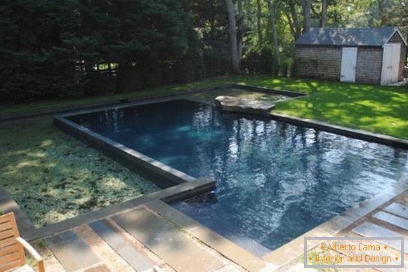 Photo de piscines dans la cour des maisons privées - piscine en béton