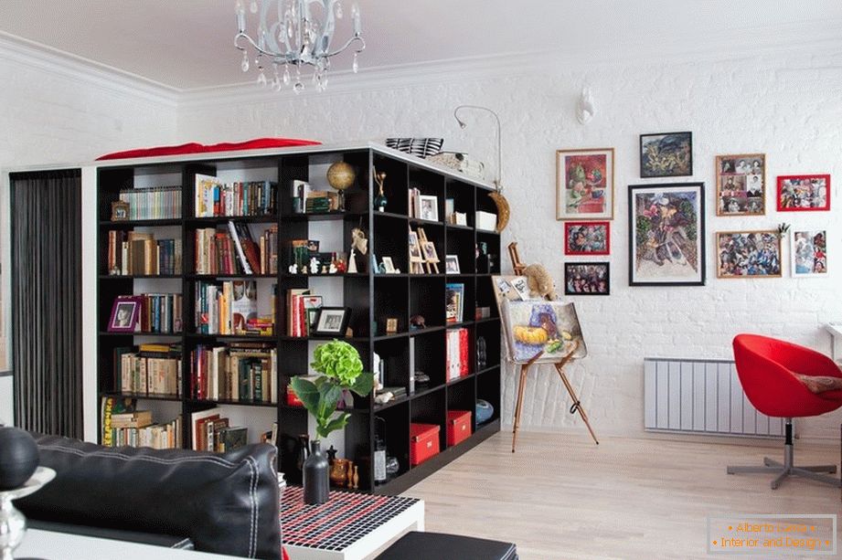 Bibliothèque dans un petit appartement