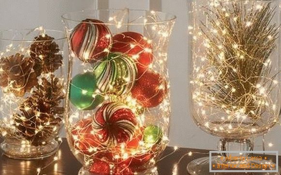 Guirlande LED du Nouvel An dans le décor de la maison pour la nouvelle année